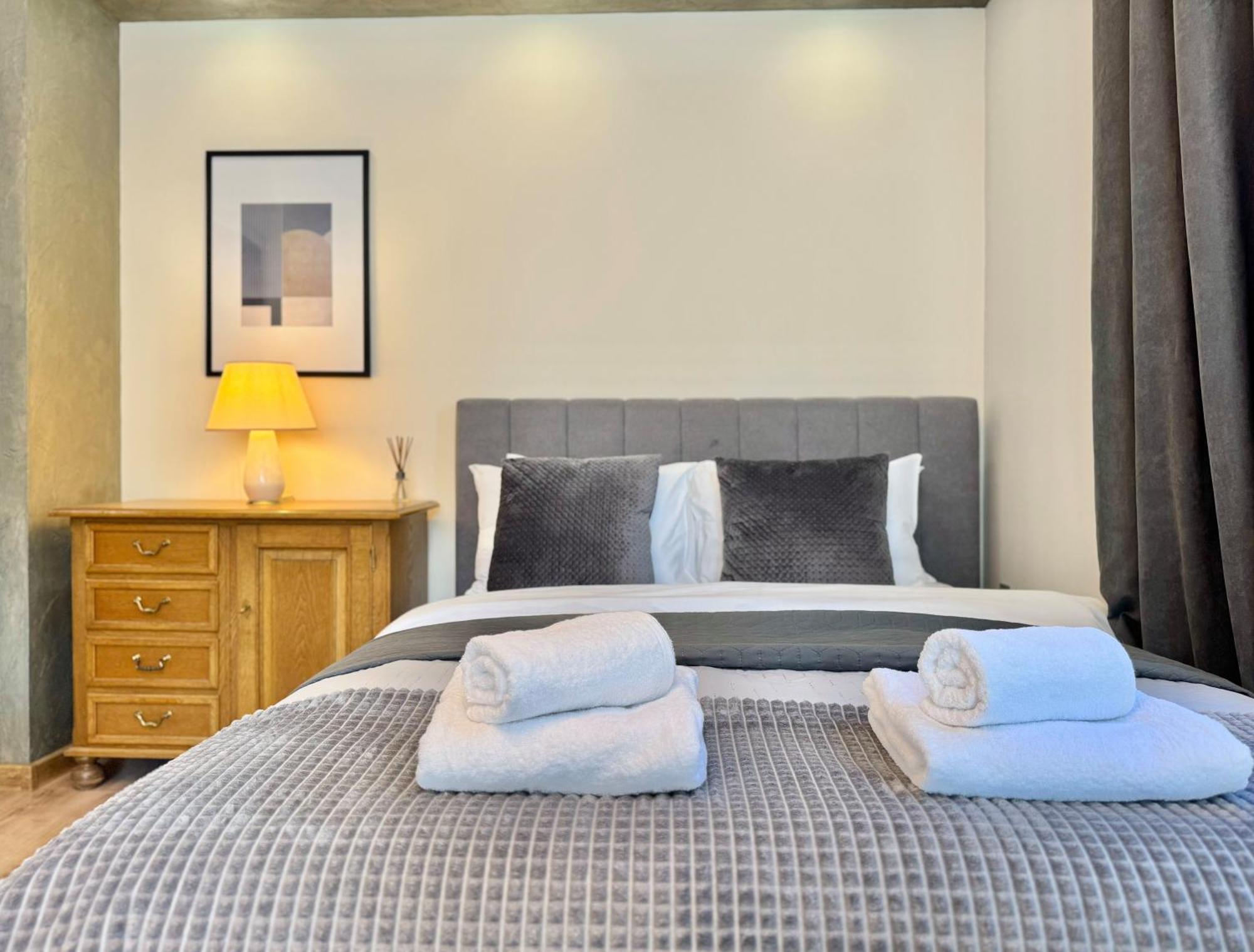 Top Centre 2Bed Apartment For 5 Guests 2 Minutes From High Street Plovdiv Kültér fotó