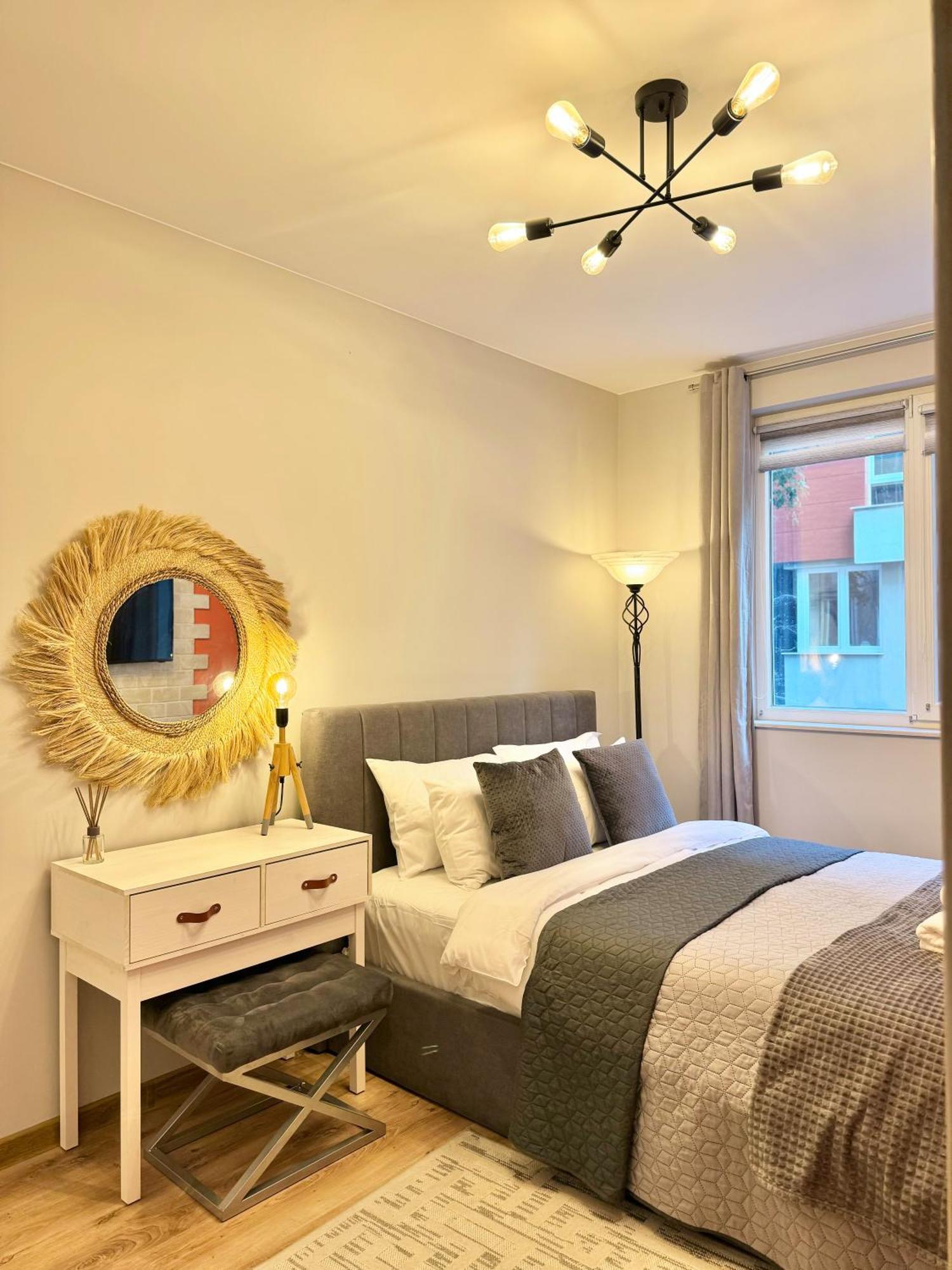 Top Centre 2Bed Apartment For 5 Guests 2 Minutes From High Street Plovdiv Kültér fotó