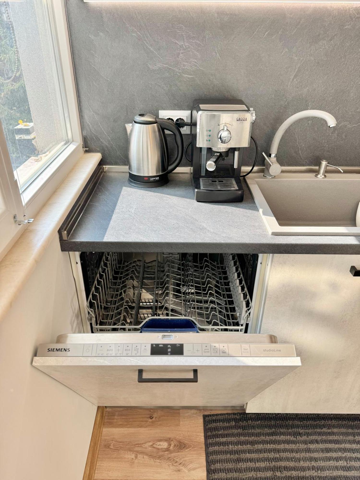 Top Centre 2Bed Apartment For 5 Guests 2 Minutes From High Street Plovdiv Kültér fotó
