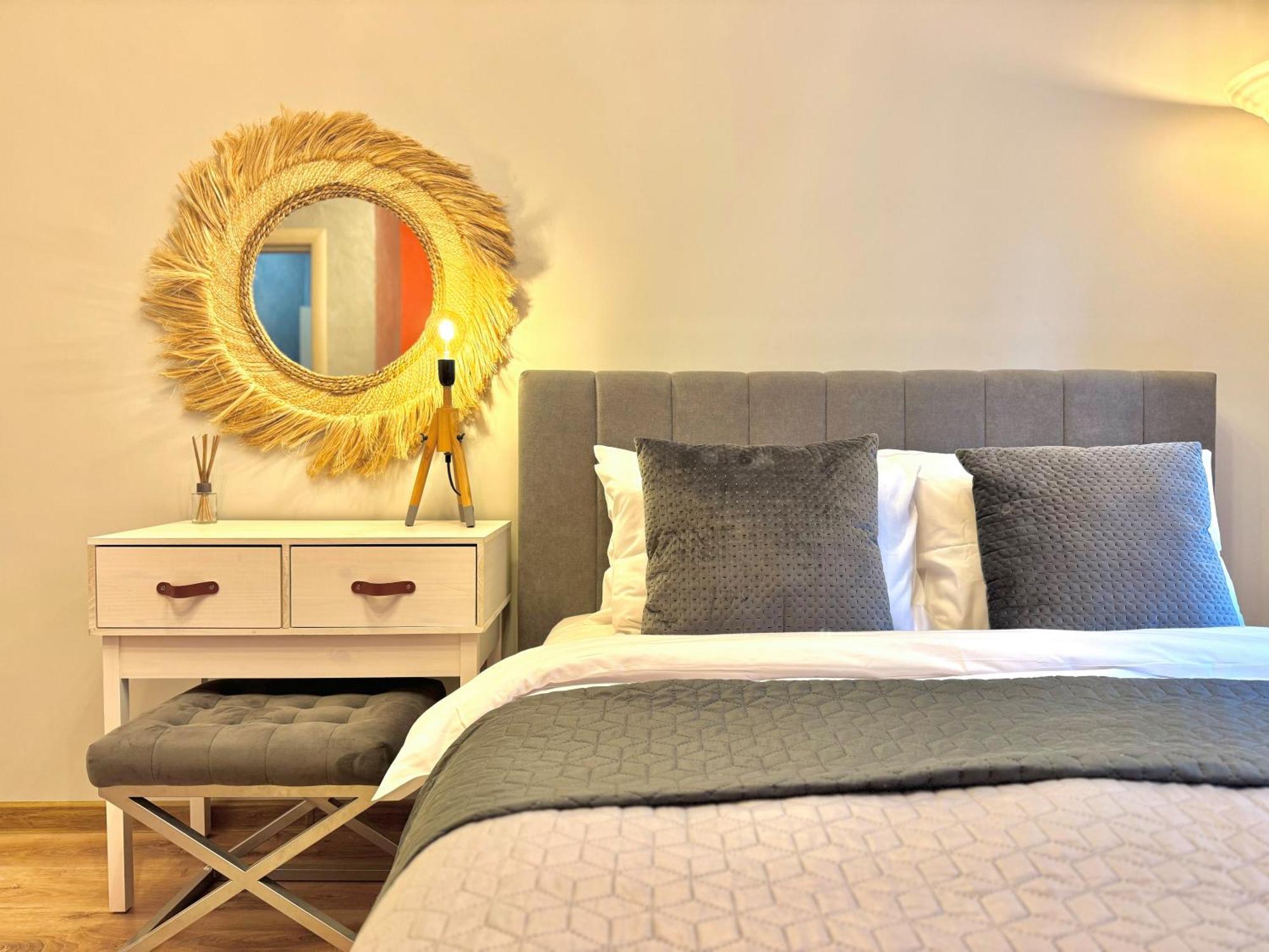Top Centre 2Bed Apartment For 5 Guests 2 Minutes From High Street Plovdiv Kültér fotó